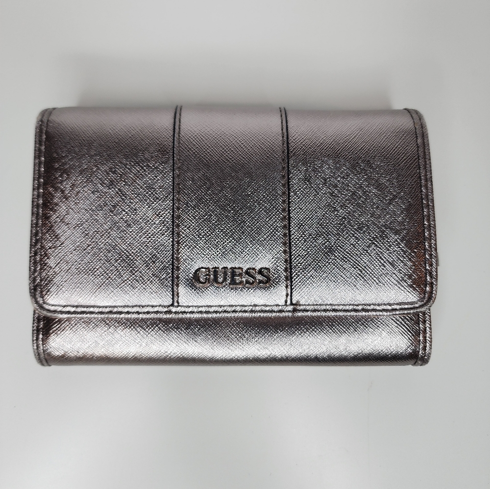 GUESS wallet